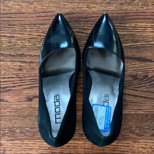 Never Worn Black Suede & Shiny Pumps